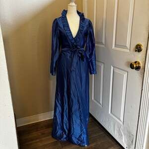 Miss Elaine Liquid Satin Robe Small